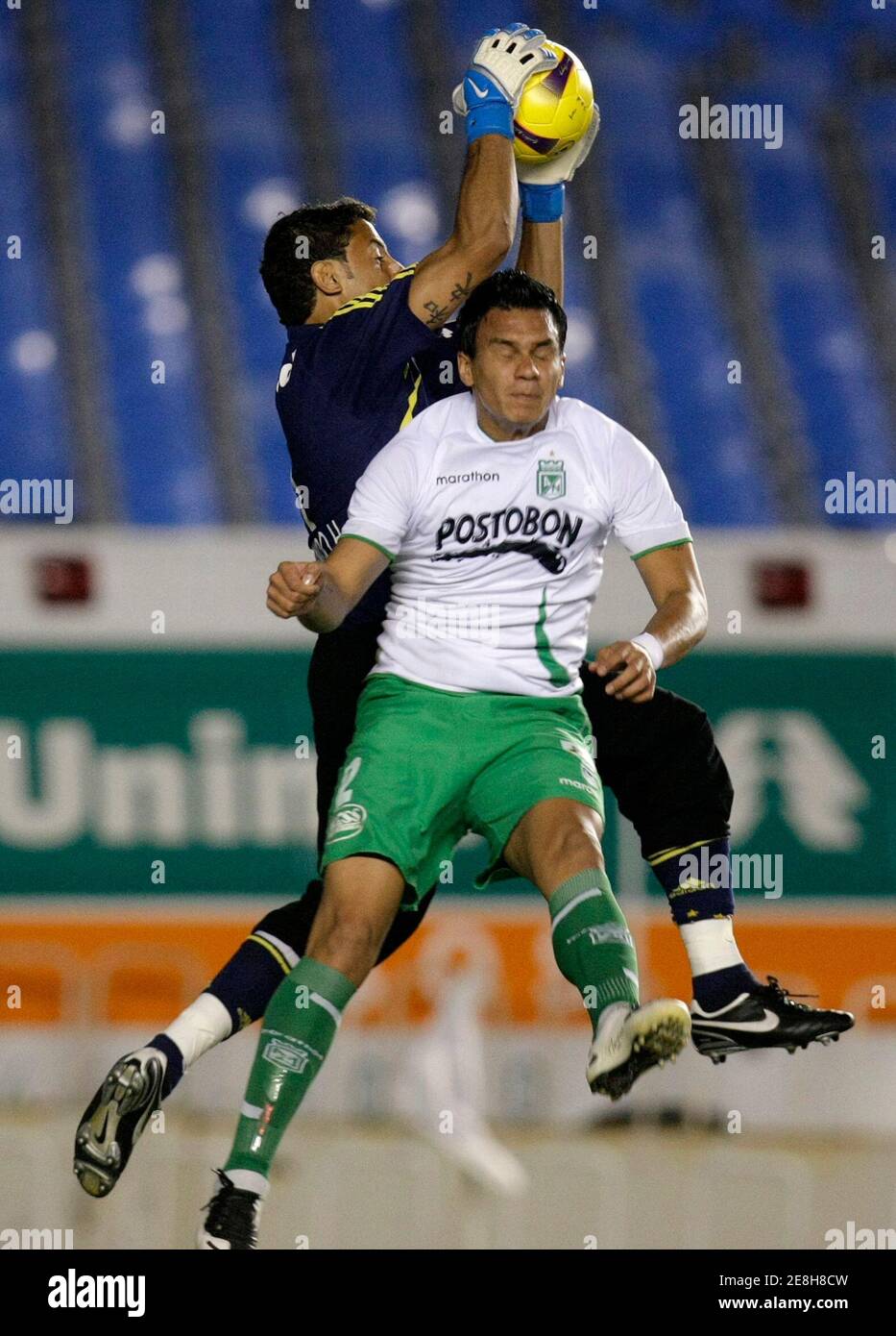 Fluminense Goalkeeper High Resolution Stock Photography And Images Alamy