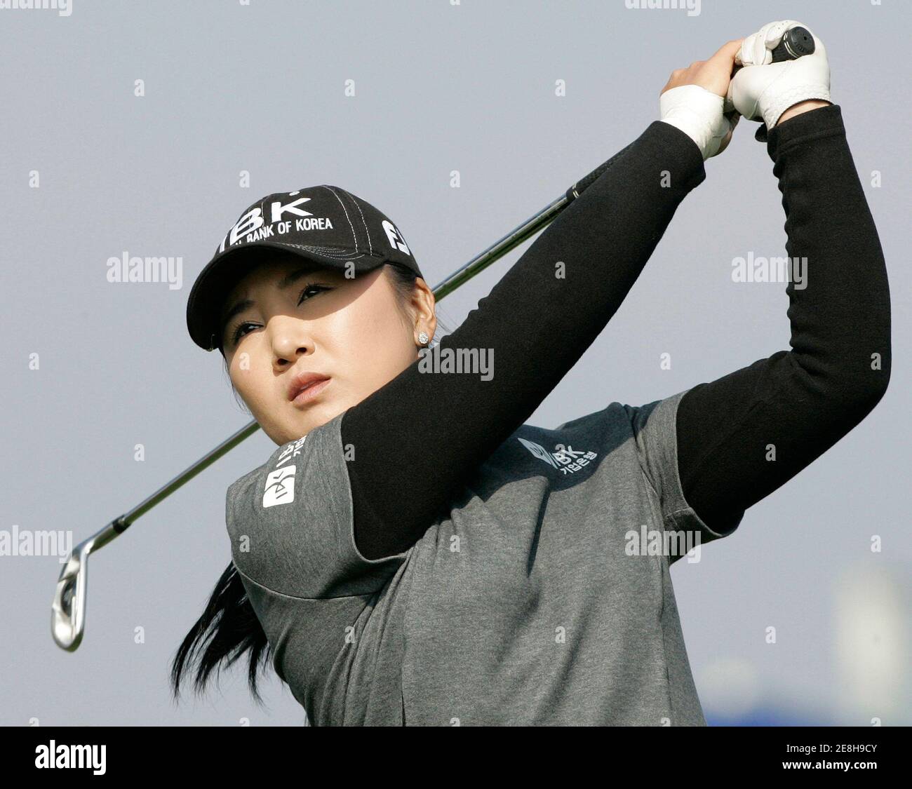 Jang Jeong of South Korea tees off at the 8th hole during the second round of the LPGA Hana Bank-Kolon Championship golf tournament at Sky72 Golf Club Ocean course in Incheon, west of Seoul, November 1, 2008.  REUTERS/Jo Yong-Hak (SOUTH KOREA) Stock Photo