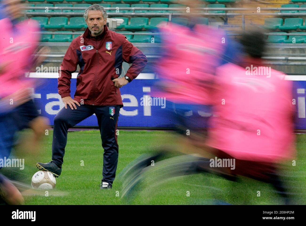 Italy's coach Roberto Donadoni looks on during a training session for the upcoming Euro 2008 qualifying soccer match against Scotland at the San Nicola stadium in Bari March 27, 2007.  REUTERS/Alessandro Bianchi   (ITALY) Stock Photo