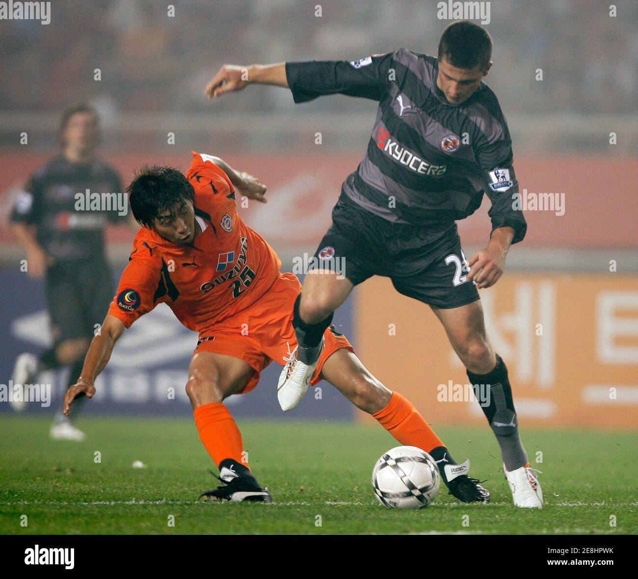 British club Reading FC's Shane Long (R) and Japanese club Shimizu S-Pulse's Daisuke Ichikawa fight for the ball at the 2007 Peace Cup Korea tournament in Goyang, north of Seoul, July 19, 2007.  REUTERS/Jo Yong-Hak (SOUTH KOREA) Stock Photo