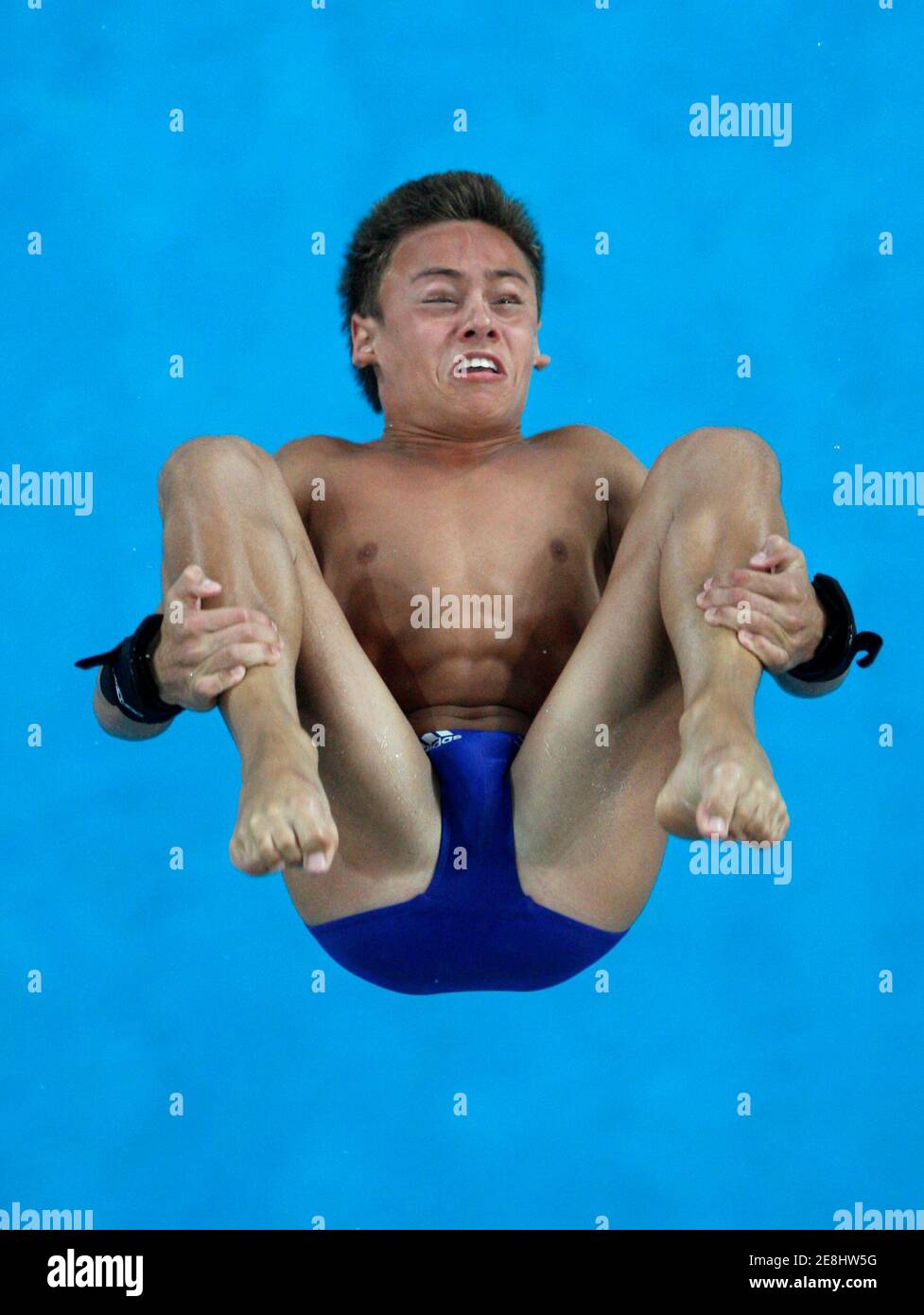 Tom Daley of Britain dives in the men's 10m platform preliminary round at  the Beijing 2008 Olympic Games August 22, 2008. REUTERS/Jason Reed (CHINA  Stock Photo - Alamy
