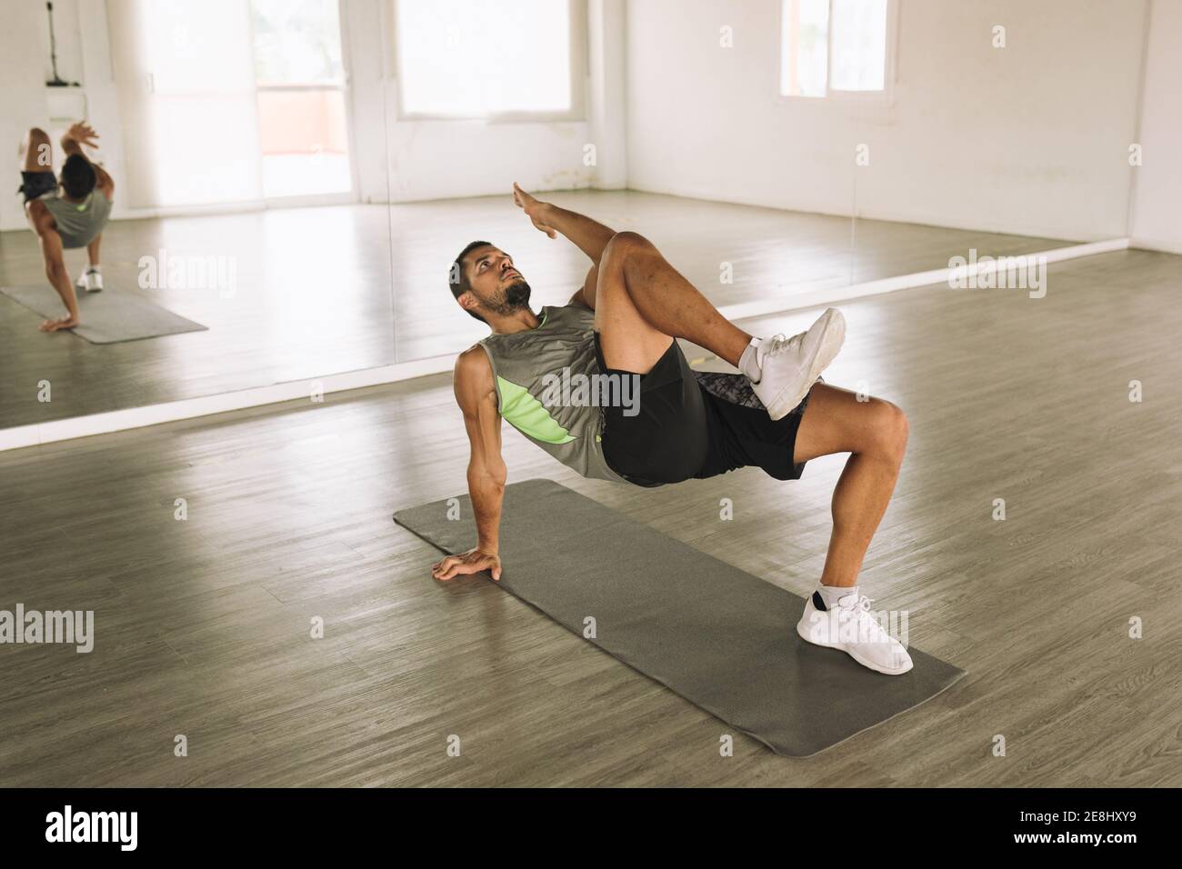 Man glute bridge hires stock photography and images Alamy