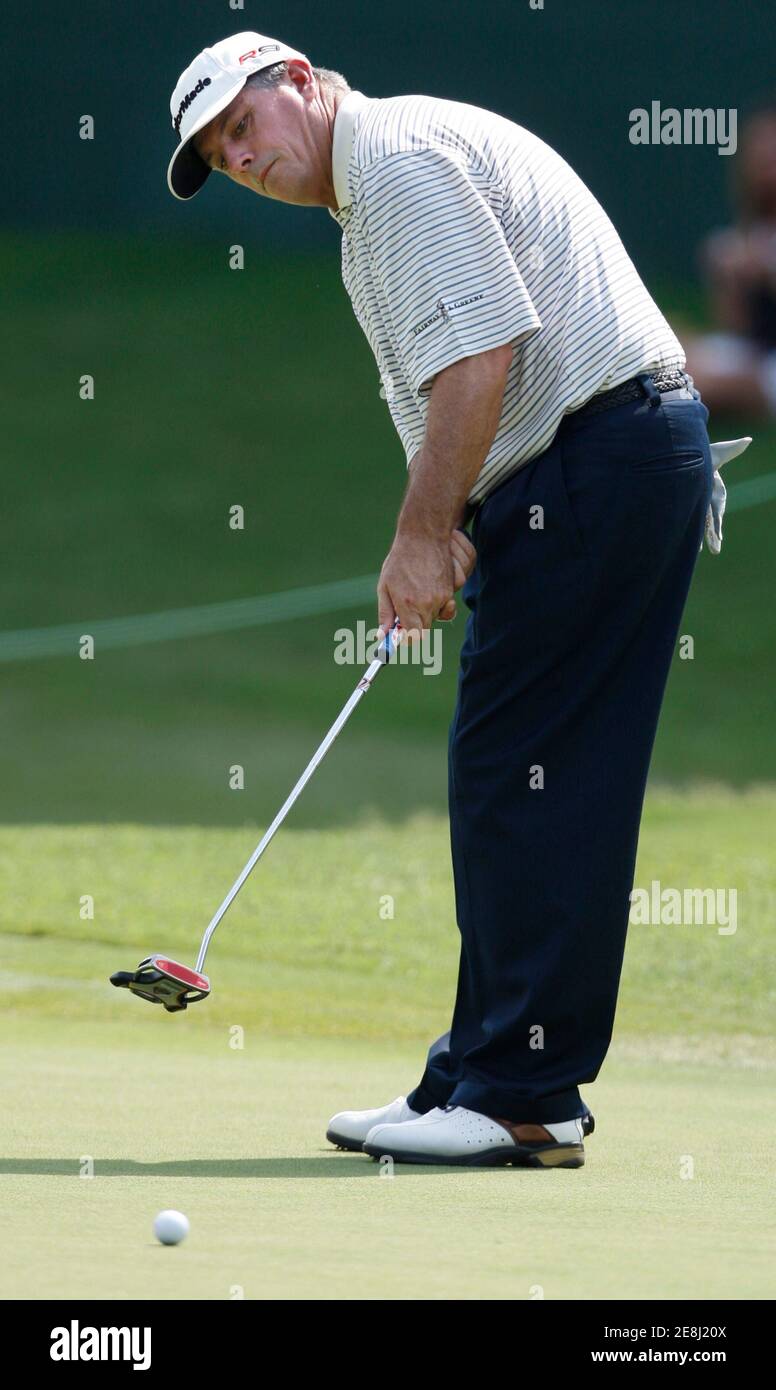 Paul Goydos of United States putts on the eighteenth green during the third round of the St. Jude Classic golf tournament at TPC Southwind in Memphis, Tennessee June 13, 2009.   REUTERS/Nikki Boertman    (UNITED STATES SPORT GOLF) Stock Photo
