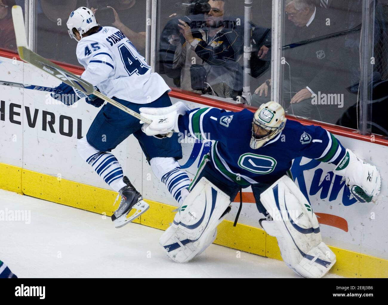 Toronto Maple Leafs' Viktor Stalberg (L) gets past Vancouver Canucks' goalie Roberto Luongo during first period NHL hockey in Vancouver, British Columbia October 24, 2009.         REUTERS/Andy Clark     (CANADA) Stock Photo