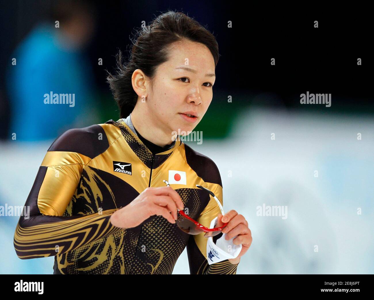 Speed skater Sayuri Yoshii of Japan takes off her protective glasses during training in preparation for the Vancouver 2010 Winter Olympics February 8, 2010.     REUTERS/Jerry Lampen (CANADA) Stock Photo