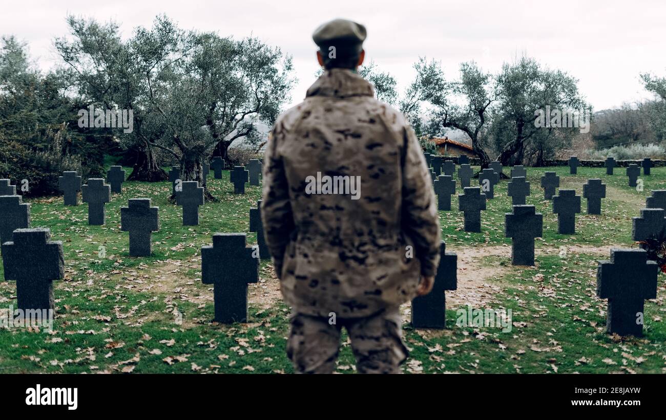 Soldier wearing camouflage hi-res stock photography and images - Alamy