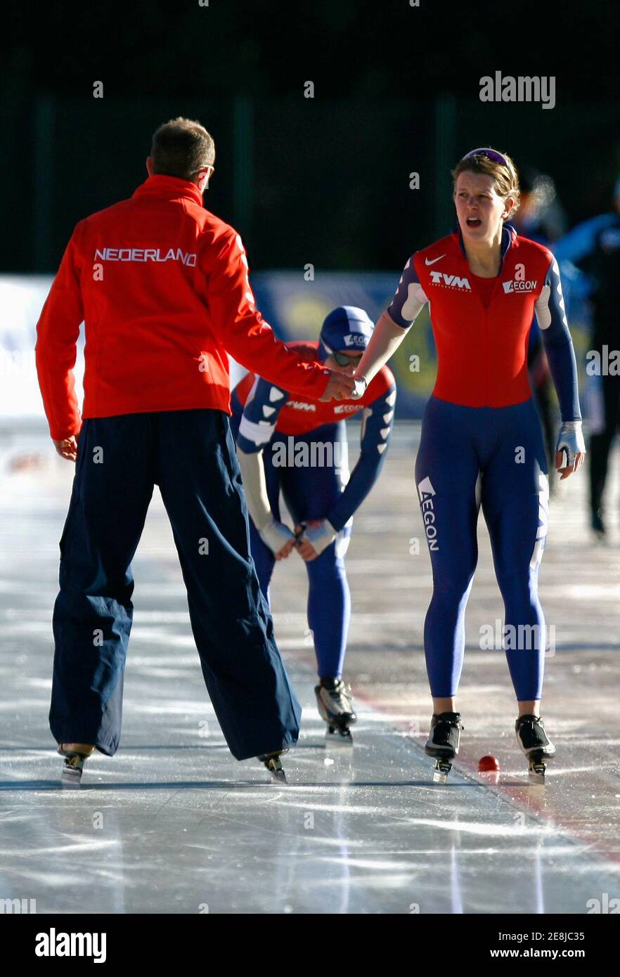 Ireen Wust (R) of the Netherlands shakes hands with her coach Gerard Kemkers after the women's 1500 meters European Speed Skating Championships race at the outdoor Ritten Arena in Collalbo, Italy January 13, 2007.       REUTERS/Jerry Lampen (ITALY) Stock Photo