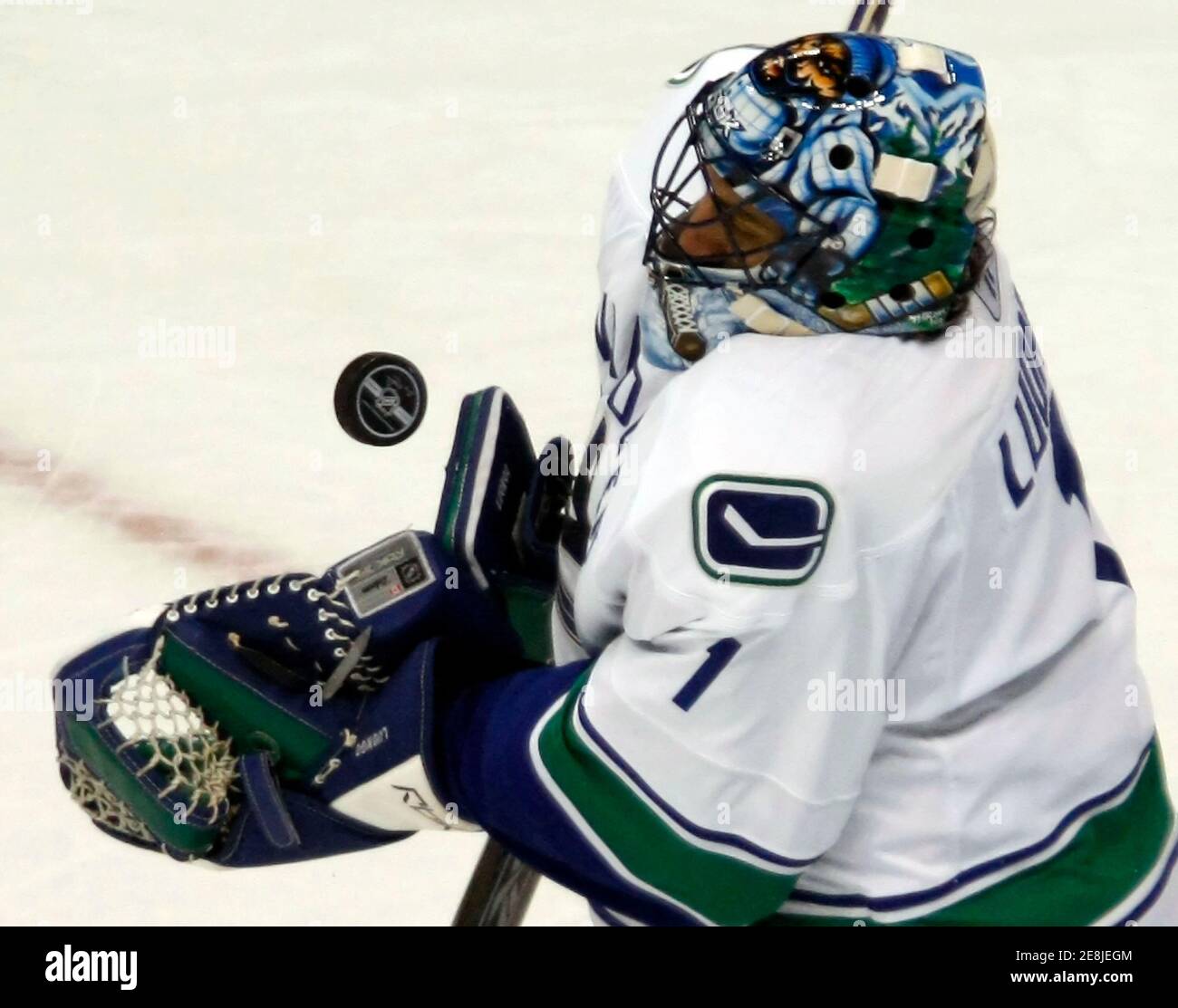 Vancouver Canucks goaltender Roberto Luongo blocks a shot on goal during the first period of their NHL hockey game against the Colorado Avalanche in Denver November 3, 2007. REUTERS/Rick Wilking (UNITED STATES) Stock Photo