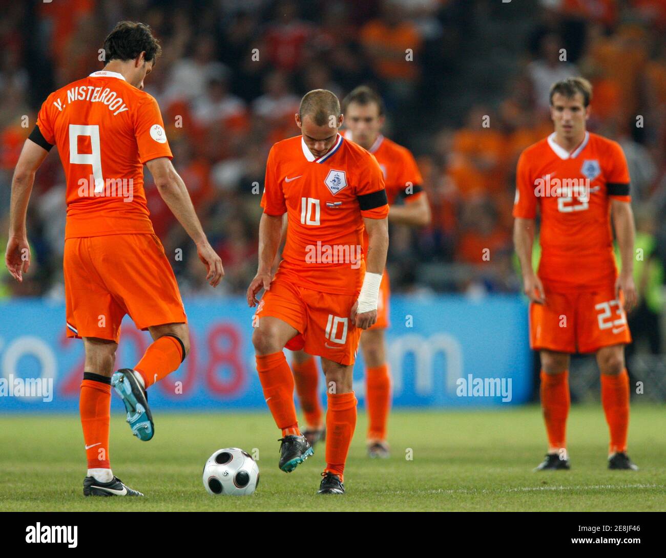 Members of the Netherlands' soccer team react after a goal by Russia's Dmitry Torbinsky (not pictured) during their Euro 2008 quarter-final soccer match at St Jakob Park stadium in Basel, June 21, 2008.     REUTERS/Jerry Lampen (SWITZERLAND)   MOBILE OUT. EDITORIAL USE ONLY Stock Photo