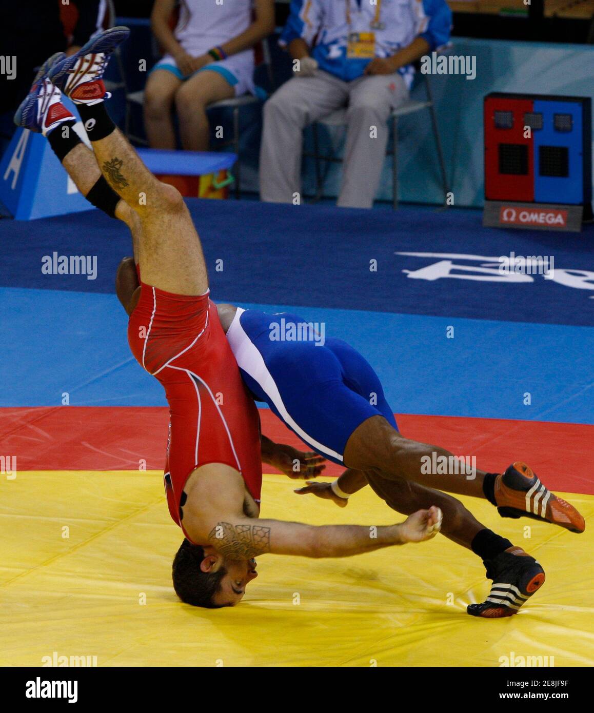 Andy Hrovat of the U.S. (in red) fights Reineris Salas of Cuba in their 84kg men's freestyle wrestling qualification match at the Beijing 2008 Olympic Games, August 21, 2008. REUTERS/Oleg Popov (CHINA) Stock Photo