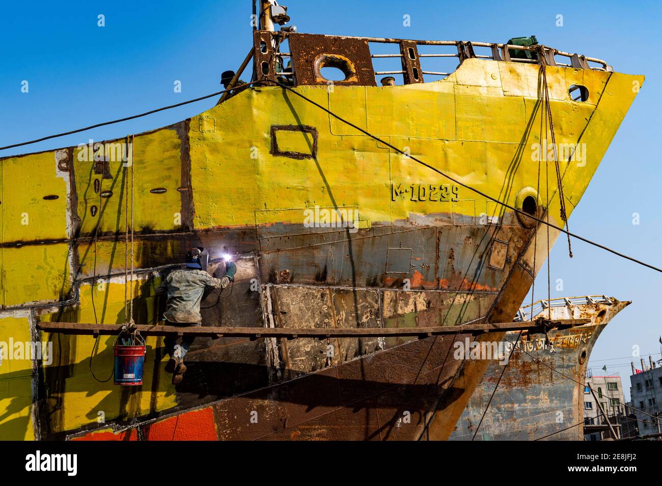 Man welding on a ship, shipwreck cemetery, Port of Dhaka, Bangladesh Stock Photo