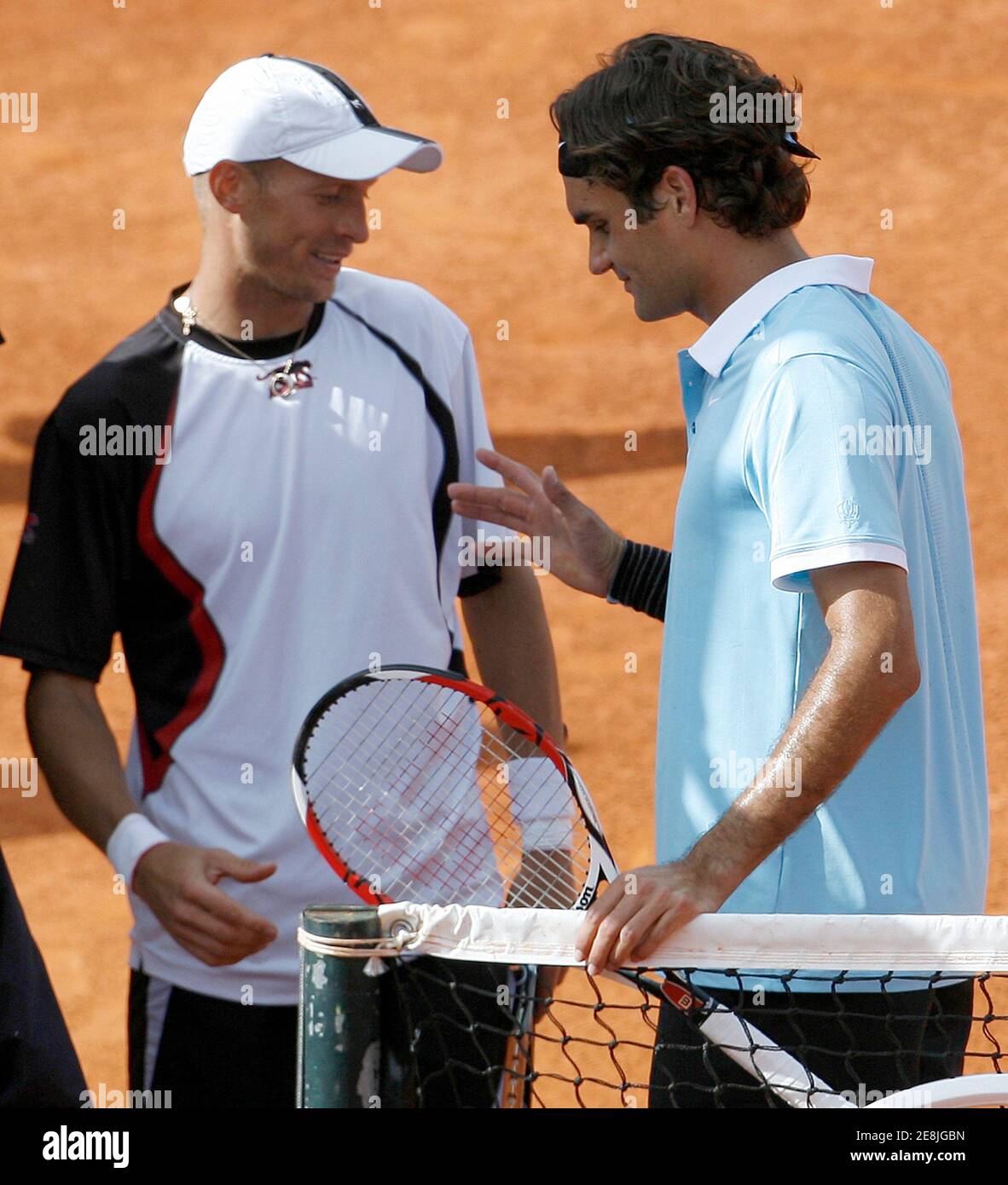 Roger Federer (R) of Switzerland shakes hands Nikolay Davydenko of Russia  during their final match at the Estoril Open tennis tournament in Lisbon  April 20, 2008. Federer won the tournament by the