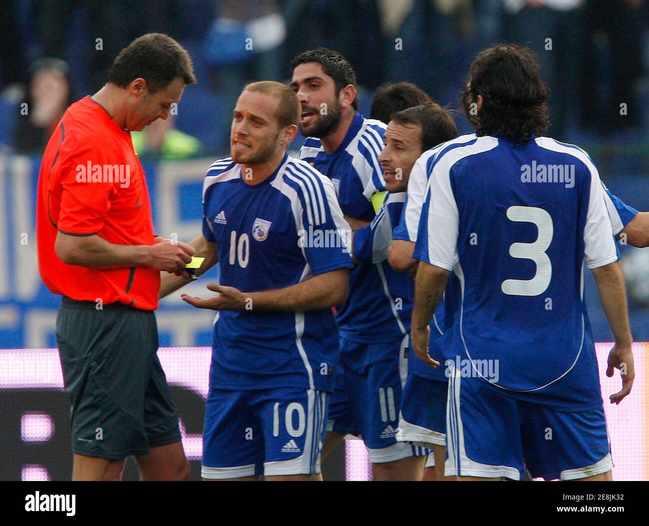 Cyprus' players argue with referee Martin Ingvarsson during their 2010 World Cup qualifying soccer match against Bulgaria at Vassil Levski stadium in Sofia April 1, 2009.   REUTERS/Oleg Popov    (BULGARIA SPORT SOCCER) Stock Photo