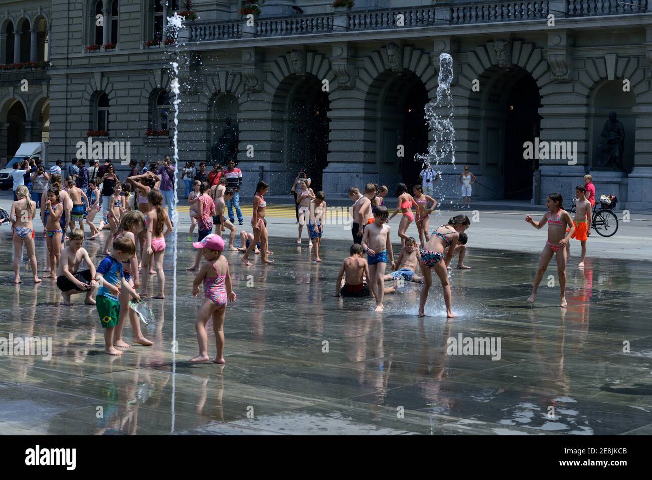 Children at the Bundesplatz, Canton, Water games, Water feature, Bernese Old Town, Federal Parliament, Old Town, Switzerland Stock Photo