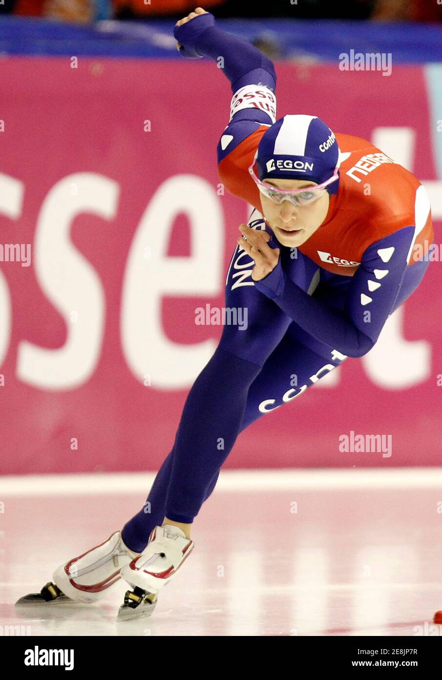 Netherlands' Annette Gerritsen competes in the women's 500 meters ISU World Cup Speed Skating finals race at the Thialf Stadium in Heerenveen March 12, 2010.   REUTERS/Jerry Lampen (NETHERLANDS - Tags: SPORT SPEED SKATING) Stock Photo