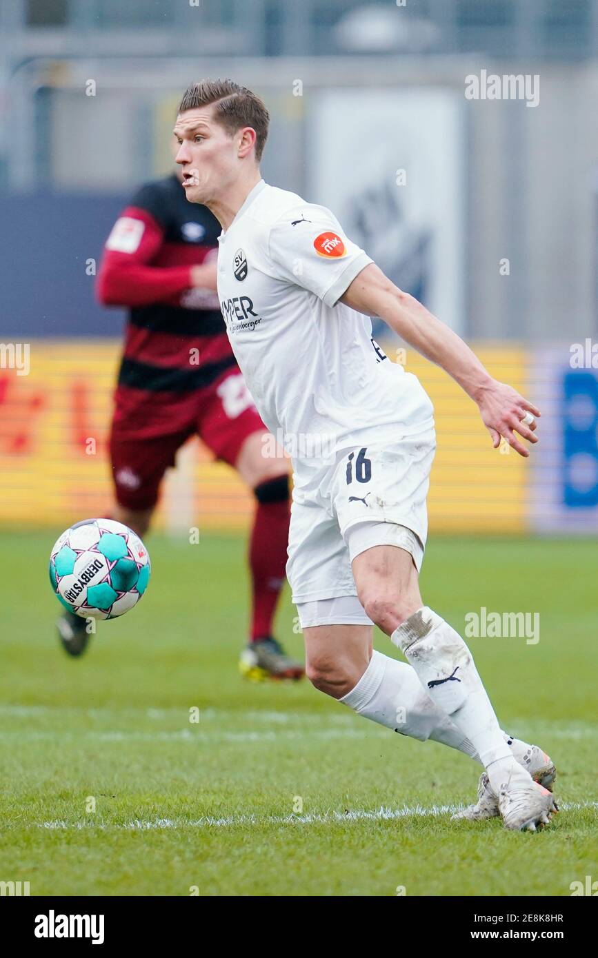 Sandhausen, Germany. 31st Jan, 2021. Football: 2. Bundesliga, SV Sandhausen - 1. FC Nürnberg, Matchday 19, Hardtwaldstadion. Sandhausen's Kevin Behrens plays the ball. Credit: Uwe Anspach/dpa - IMPORTANT NOTE: In accordance with the regulations of the DFL Deutsche Fußball Liga and/or the DFB Deutscher Fußball-Bund, it is prohibited to use or have used photographs taken in the stadium and/or of the match in the form of sequence pictures and/or video-like photo series./dpa/Alamy Live News Stock Photo