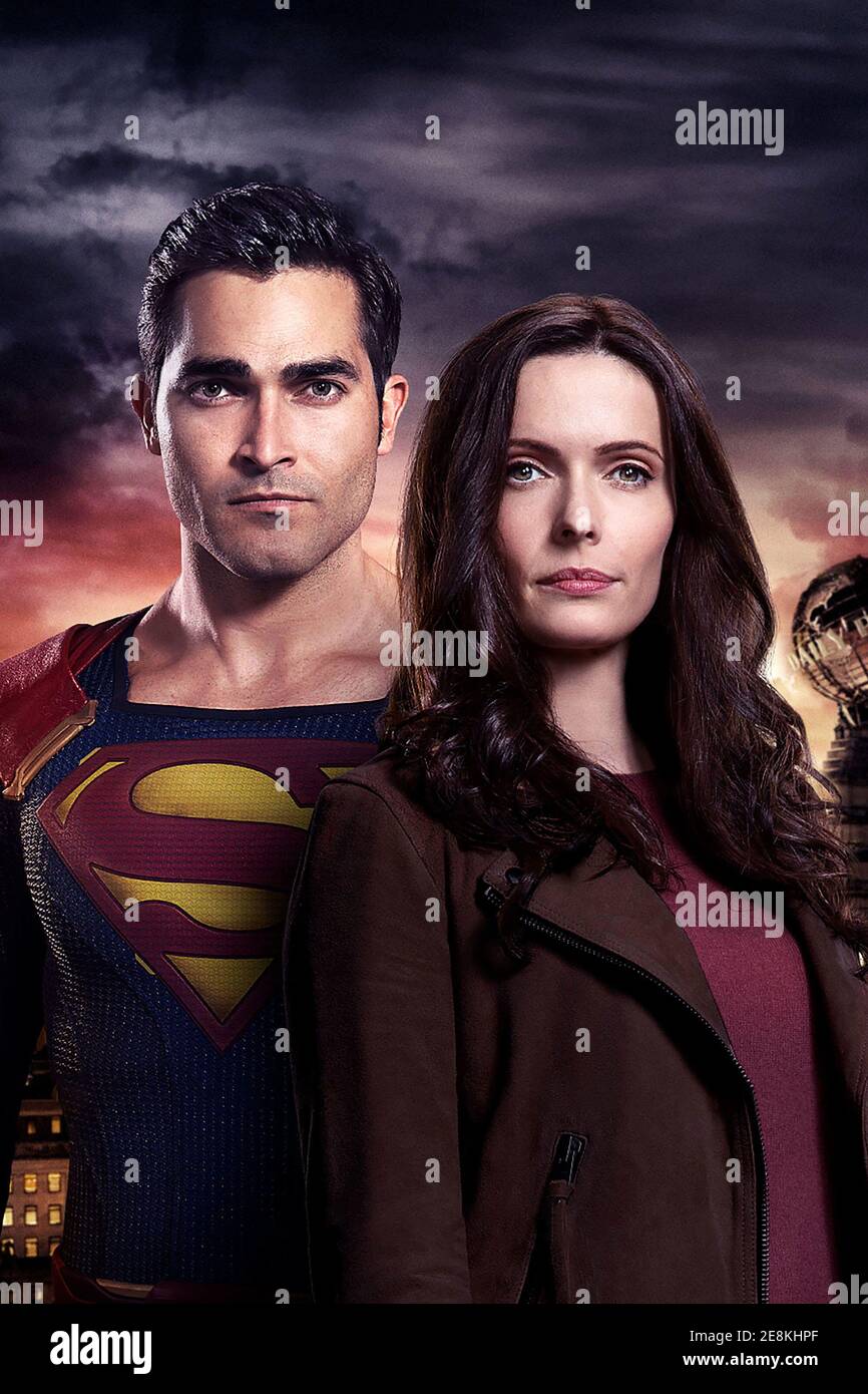 TYLER HOECHLIN and ELIZABETH TULLOCH in SUPERMAN AND LOIS (2021), directed by LEE TOLAND KRIEGER and RACHEL TALALAY. Credit: WARNER BROS. TELEVISION / Album Stock Photo