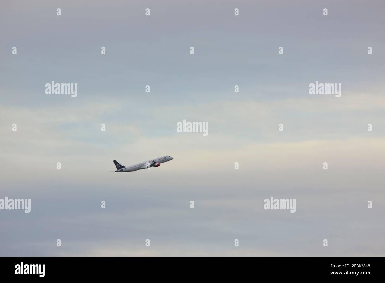 Airplane clouds hi-res stock photography and images - Alamy