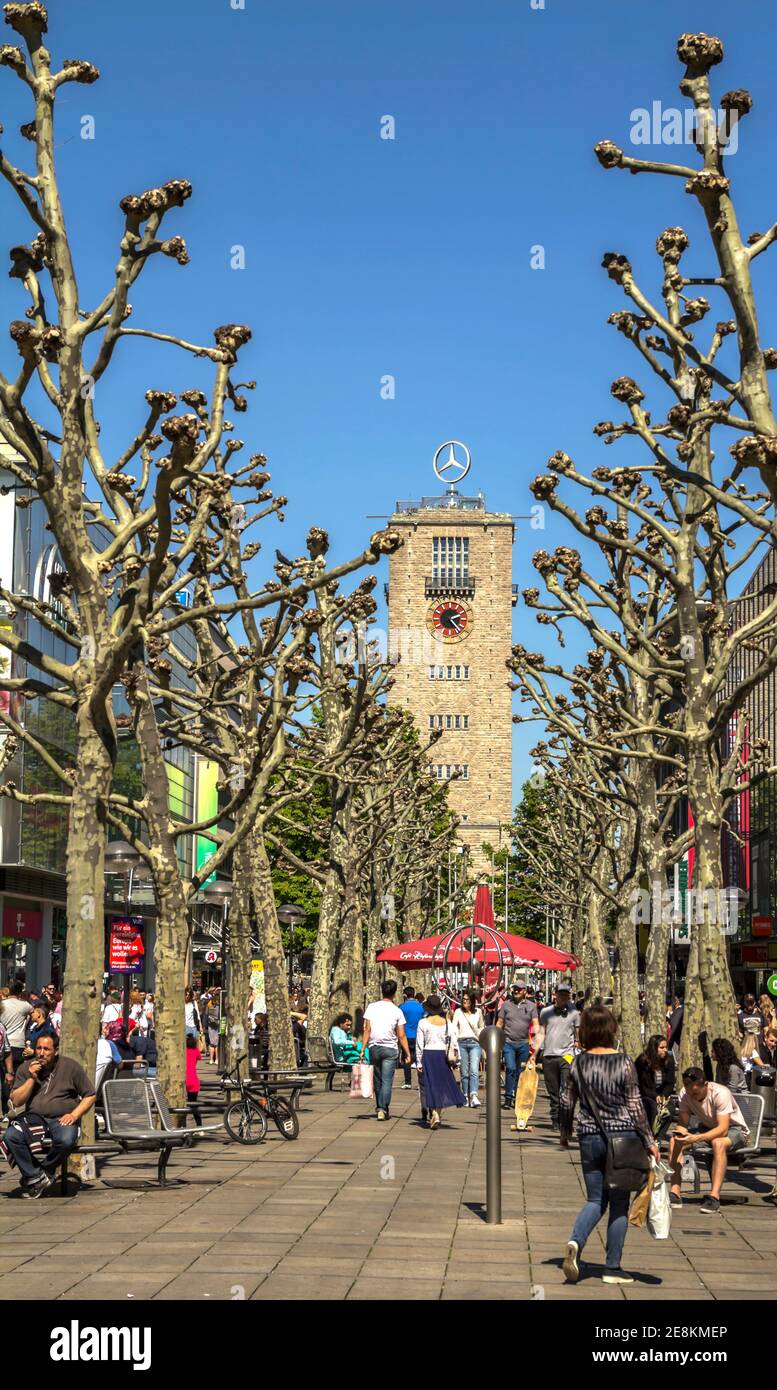 The tower of Stuttgart Central Station with the rotating Mercedes-Benz ...