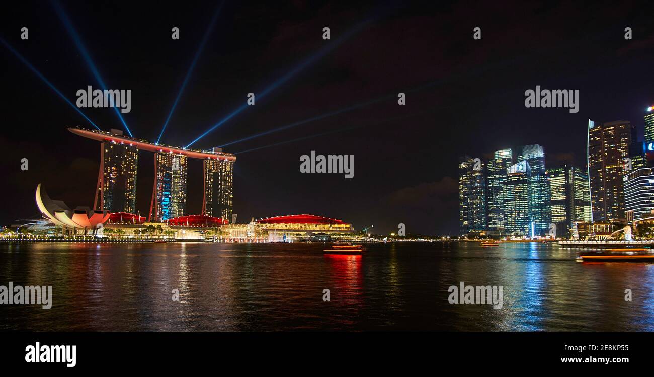 Singapur, Marina Bay Sands Lasershow, rot blau Stock Photo