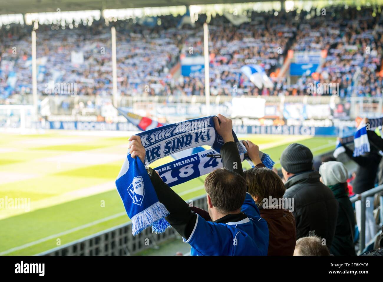 Ein Fußballspiel des VfL Bochum im Vonovia Ruhrstadion. Innenansichten des Stadions mit Fans. Stock Photo