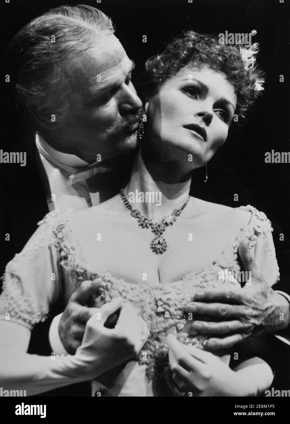 KEITH MICHEL AND FIONA FULLERTON IN A SCENE FROM THE ROYAL BACCHARAT SCANDAL CHICHESTER FESTIVAL THEATR, 1988 Stock Photo