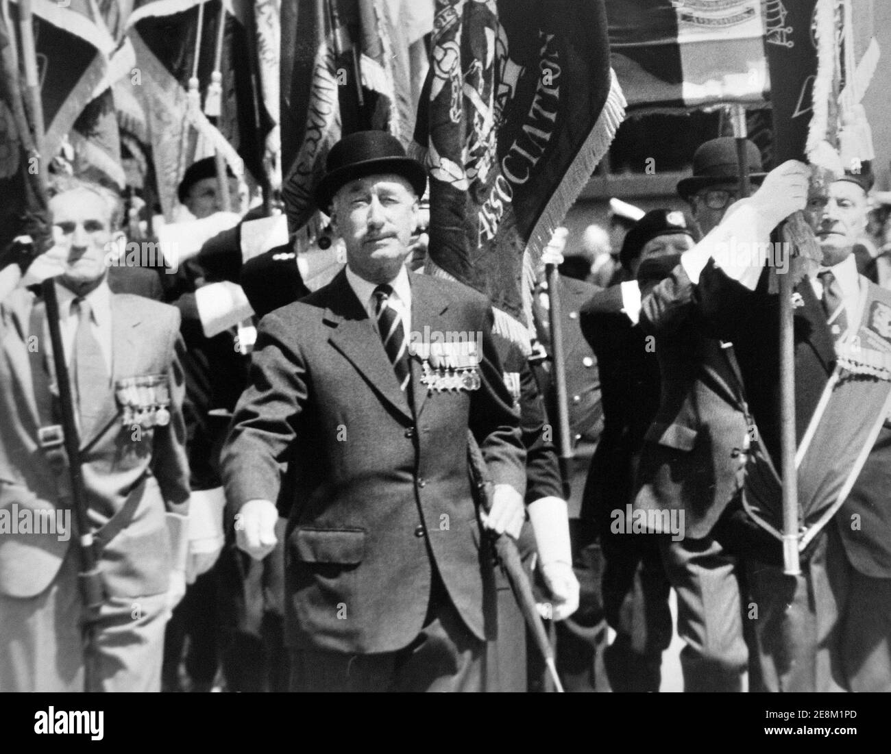 D.DAY VETERANS MARCH THROUGH PORTSMOUTH ON TJHE 40TH ANNIVERSARY OF D.DAY AND THE NORMANDY LANDINGS 1984 Stock Photo