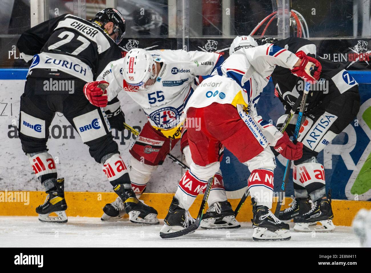 Porza, Corner Arena, National League: HC Lugano - SC, USA. 31st Jan, 2021. Rapperswil-Jona Lakers, from left to right # 27 Alessandro Chiesa (Lugano), # 55 Daniel Vukovic (Lakers) and # 13 Mauro Dufner (Lakers) fight for the puck. Credit: SPP Sport Press Photo. /Alamy Live News Stock Photo