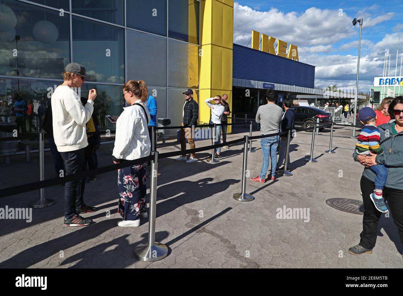 LINKÖPING, SWEDEN- 26 APRIL 2020:Queue with queuing system for social  distancing outside Ikea on Sunday during the corona virus Stock Photo -  Alamy