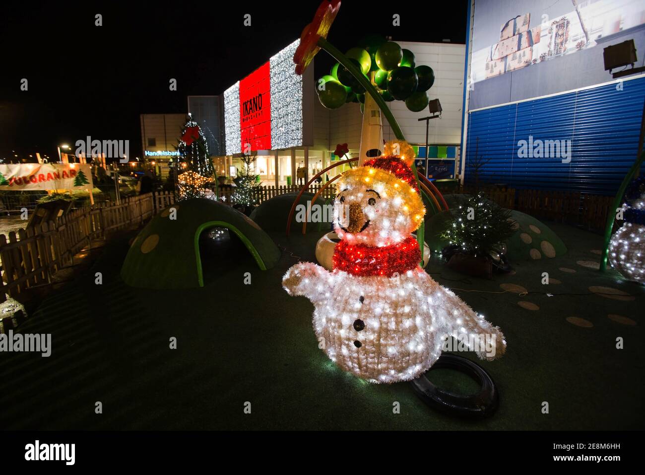 LINKÖPING, SWEDEN- 23 DECEMBER 2015: Christmas stress the day before ...