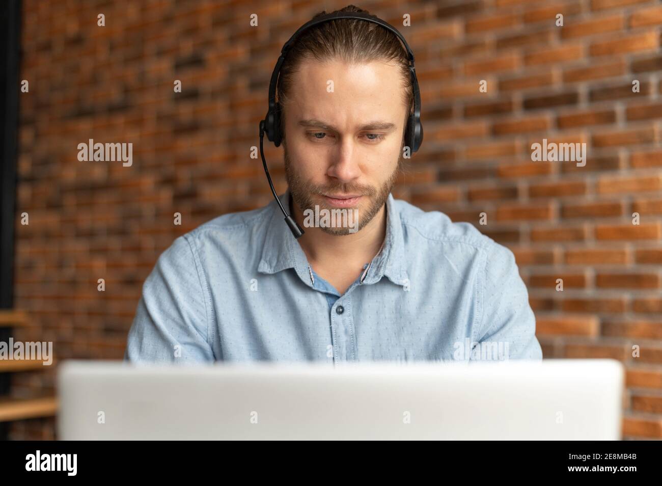 Thinking Customer Rep Businessperson thinking hi-res stock photography and images - Alamy