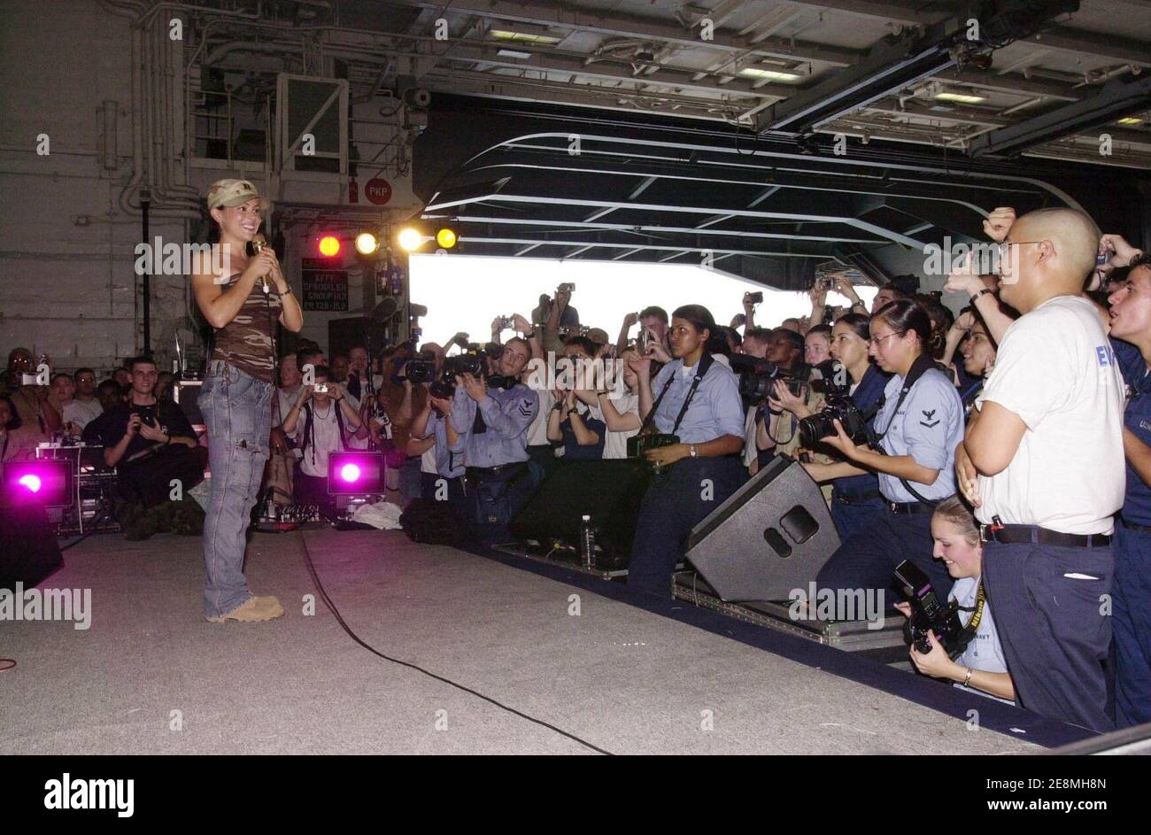 Alyssa Milano Visits Uss Nimitz June 03 Uncropped Stock Photo Alamy