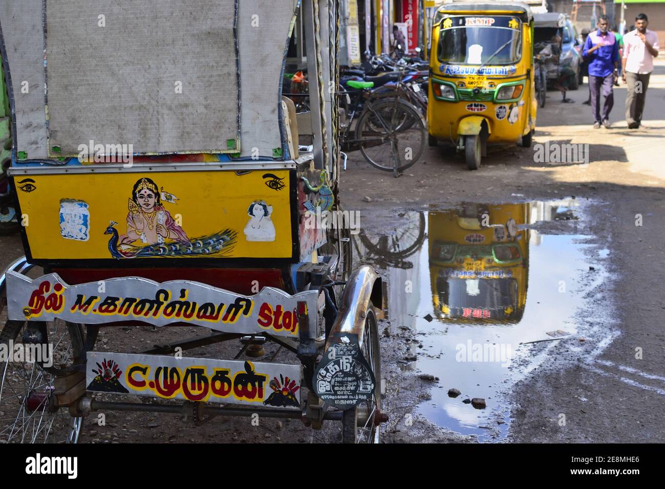 Indian tricycle rickshaw hires stock photography and images Alamy