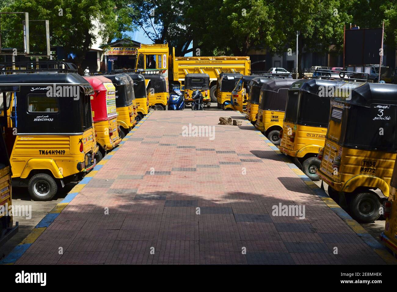 Madurai, Tamil Nadu, India - January, 2017: Auto rickshaws parked on parking lot in front of Madurai Junction railway station. Yellow tuk-tuk taxi par Stock Photo