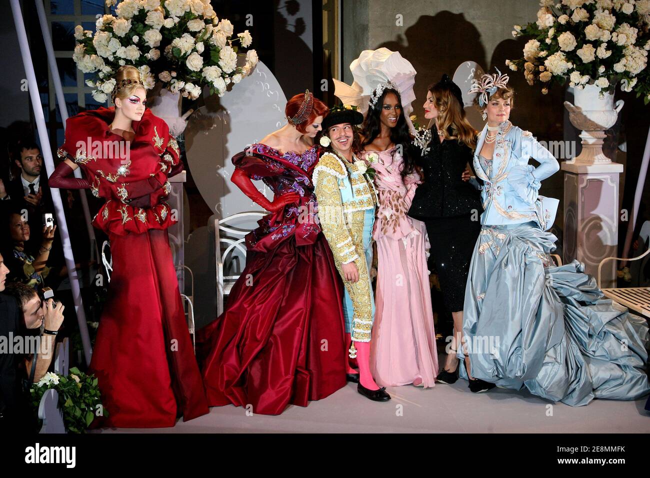 Naomi campbell 2nd r hi-res stock photography and images - Alamy