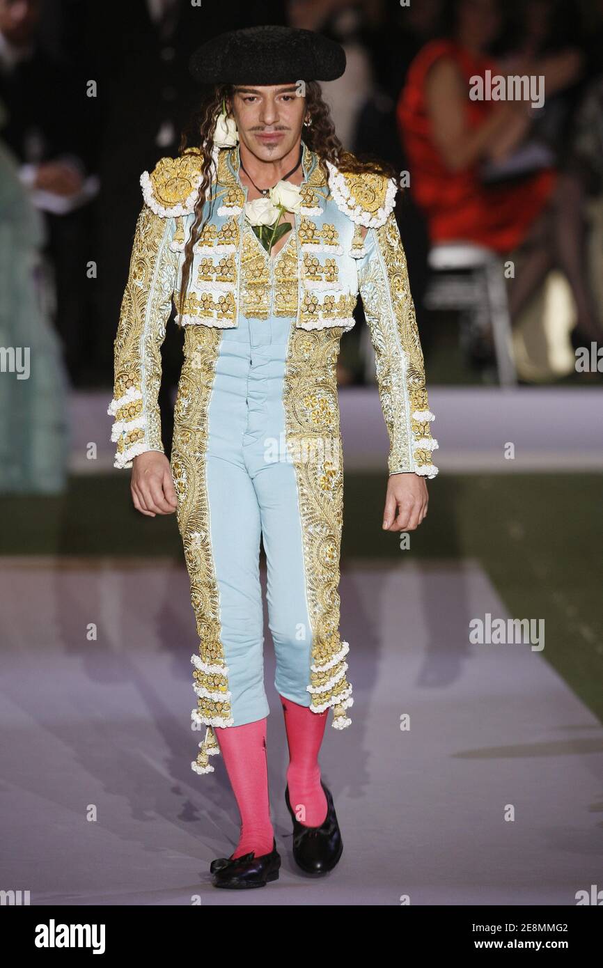 John galliano hi-res stock photography and images - Alamy