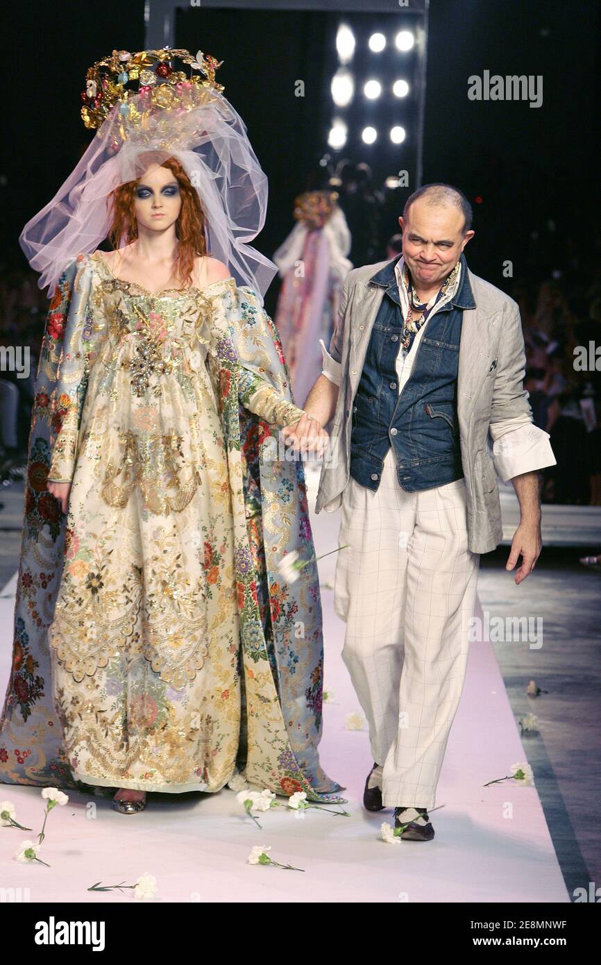 Christian Lacroix Catwalk Hi res Stock Photography And Images Alamy christian-lacroix-catwalk-hi-res-stock-photography-and-images-alamy