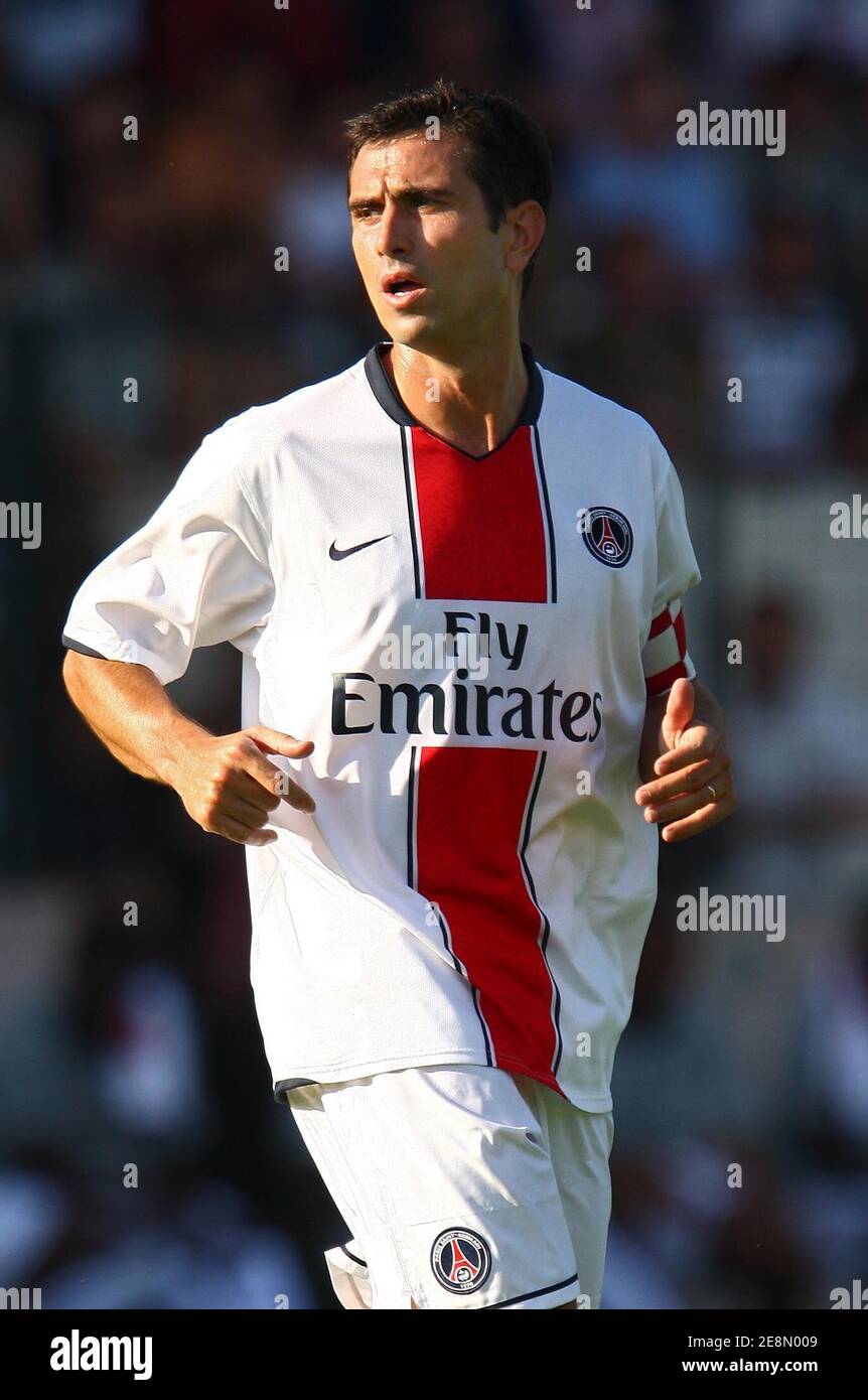 PSG's Pedro Pauleta during the soccer friendly match PSG vs Troye in  Alencon, west of France, on July 13, 2007. PSG won 1-0. Photo by Christian  Liewig/ABACAPRESS.COM Stock Photo - Alamy