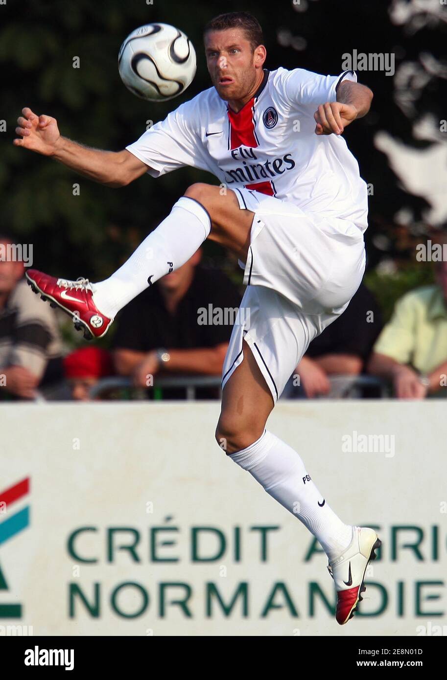 PSG's Pedro Pauleta during the soccer friendly match PSG vs Troye in  Alencon, west of France, on July 13, 2007. PSG won 1-0. Photo by Christian  Liewig/ABACAPRESS.COM Stock Photo - Alamy