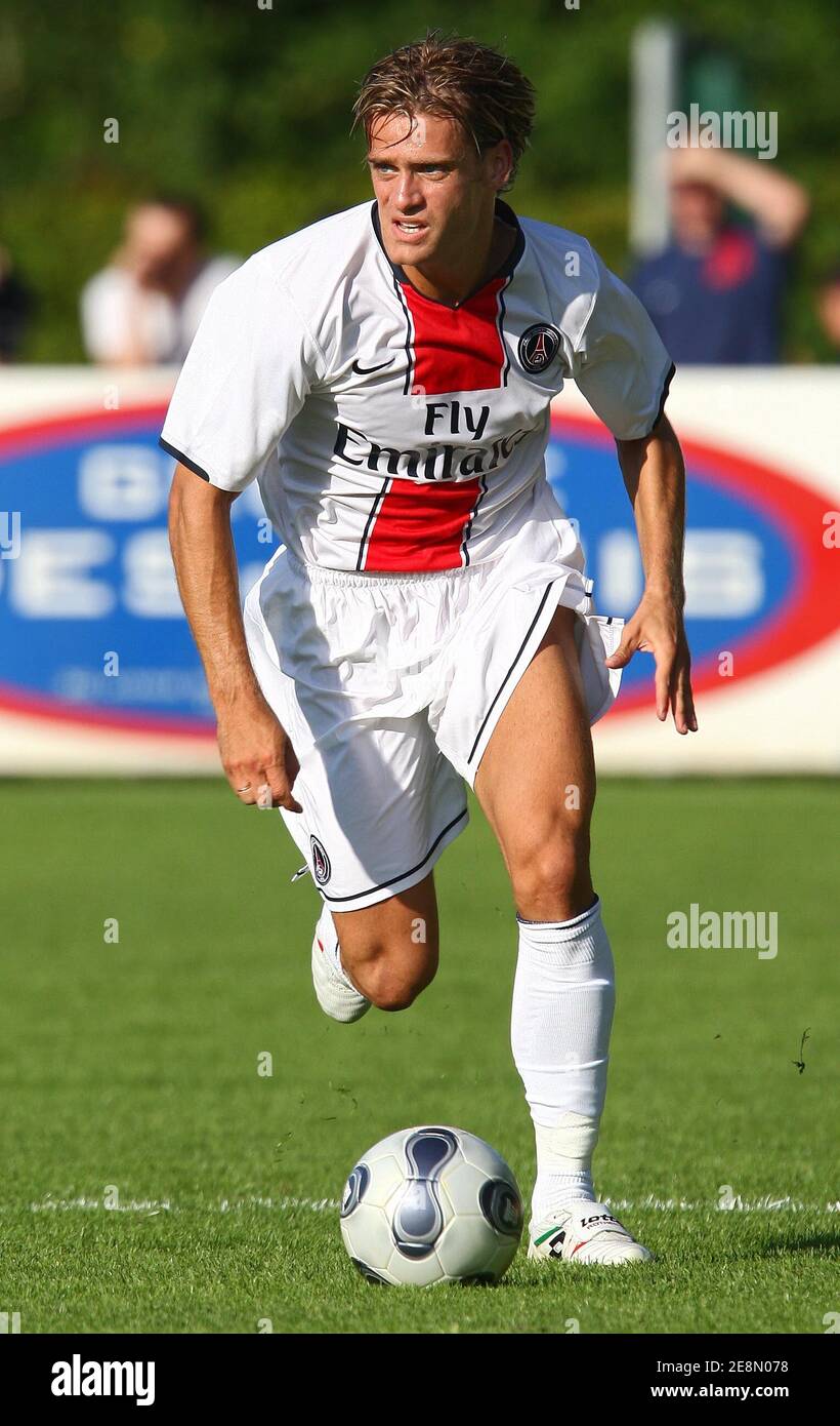 PSG's Pedro Pauleta during the soccer friendly match PSG vs Troye in  Alencon, west of France, on July 13, 2007. PSG won 1-0. Photo by Christian  Liewig/ABACAPRESS.COM Stock Photo - Alamy