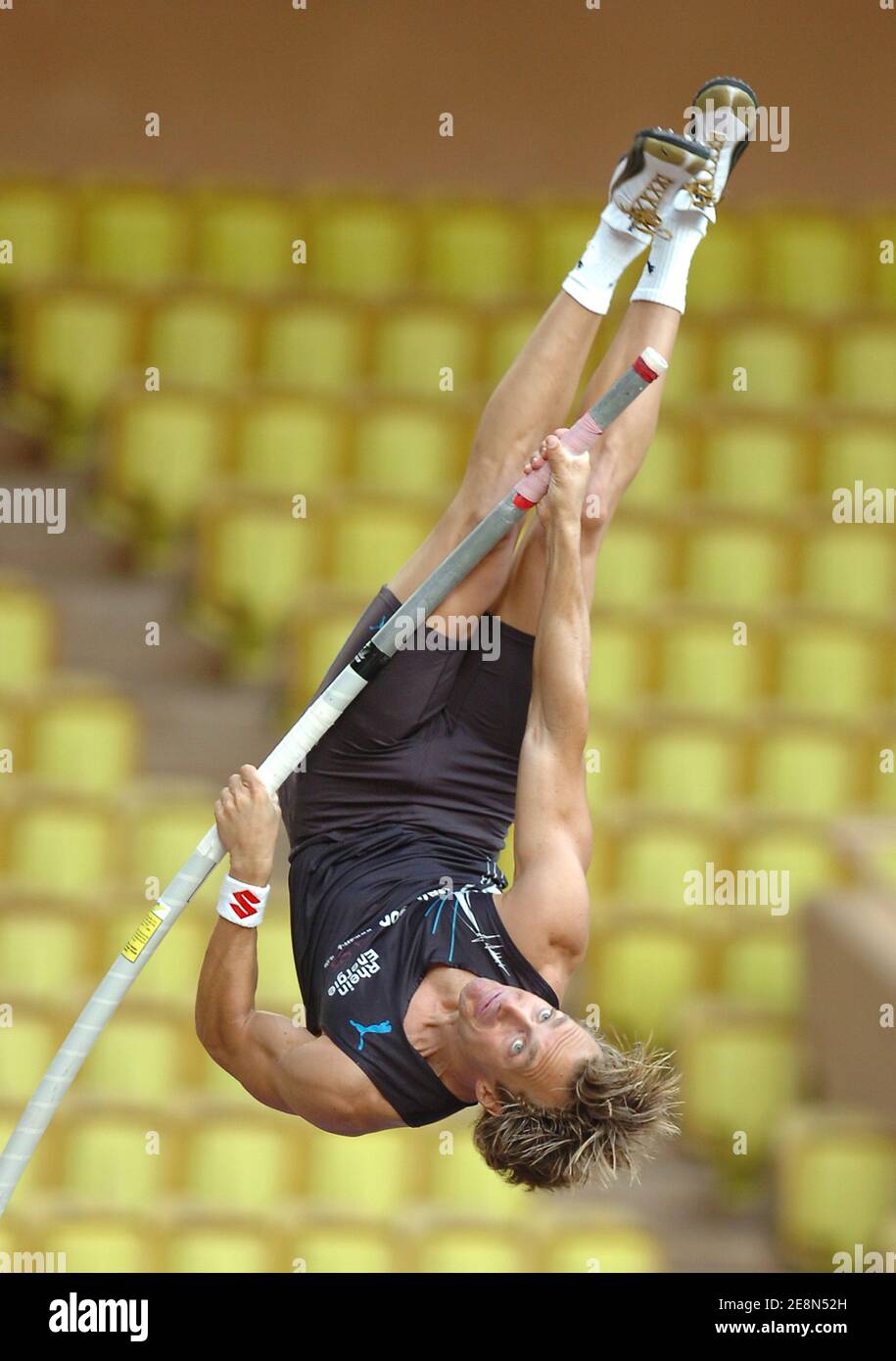 Lobinger Germany's Tim Lobinger competes on men's pole vault during the Track ...