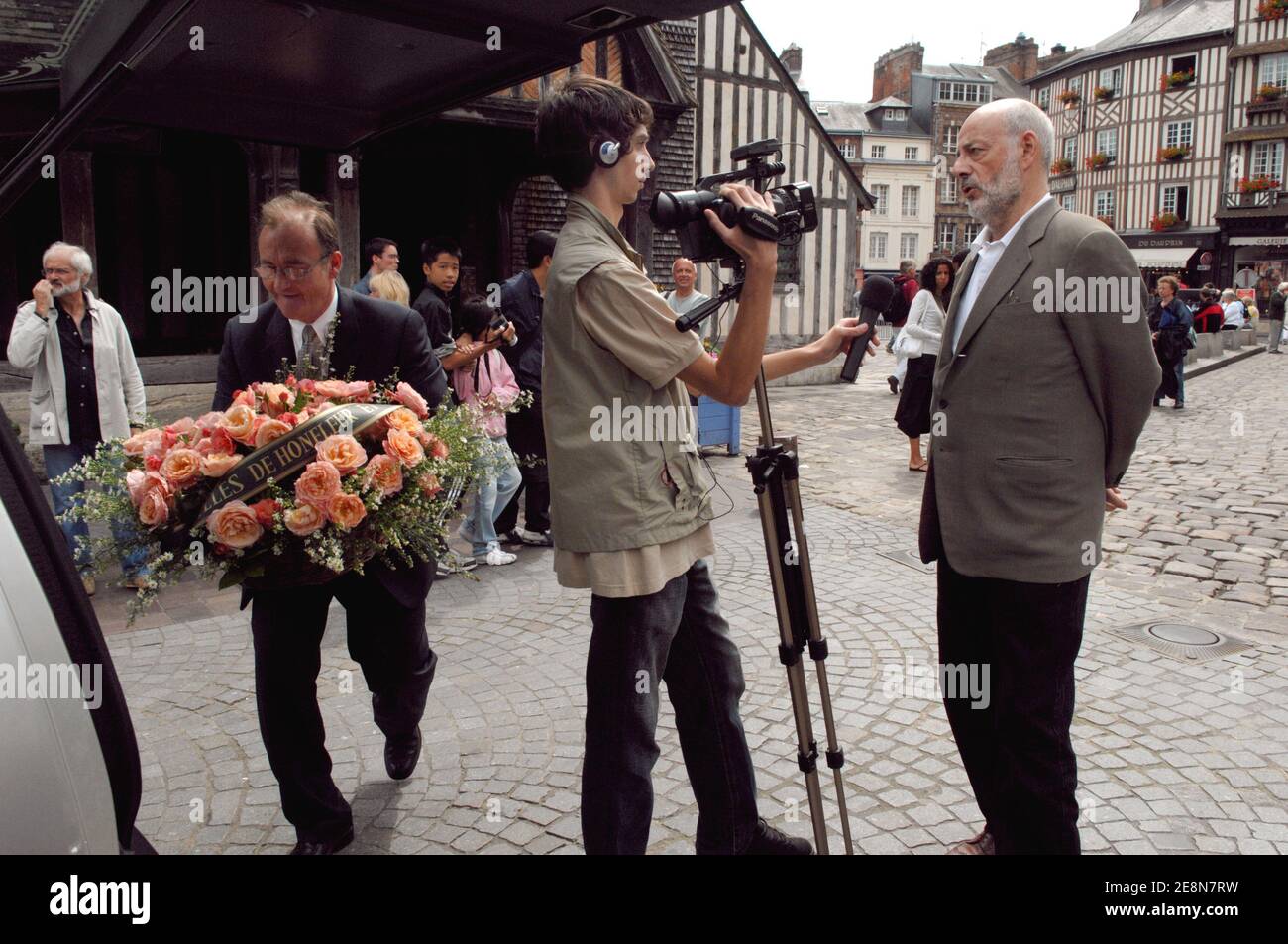 Director Bertrand Blier speaks to the media as he arrives for the funeral mass of actor Michel Serrault, held at the Sainte-Catherine church in Honfleur, France on August 2, 2007. Photo by Khayat-Mousse/ABACAPRESS.COM Stock Photo