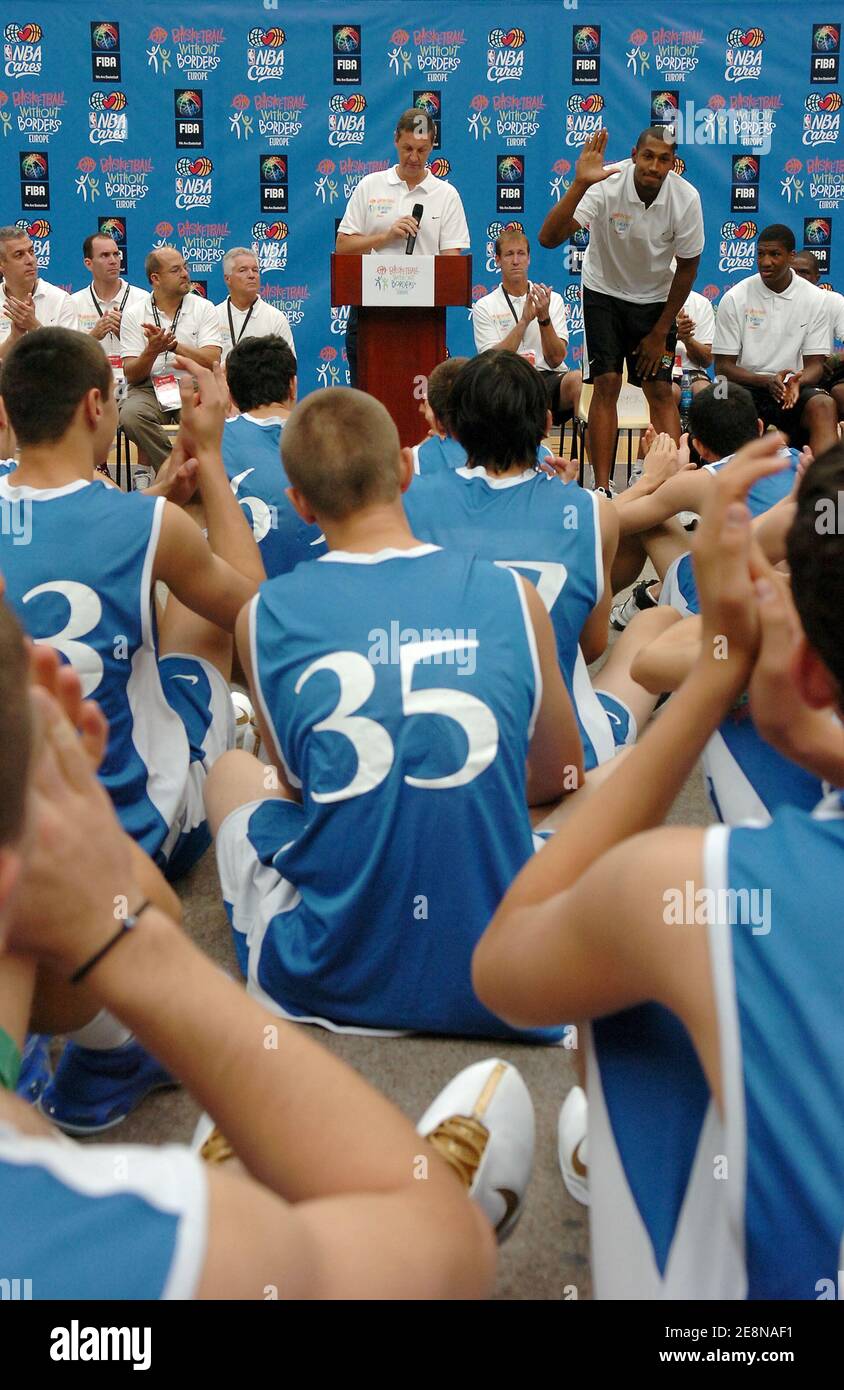 Basketball without borders hires stock photography and images Alamy