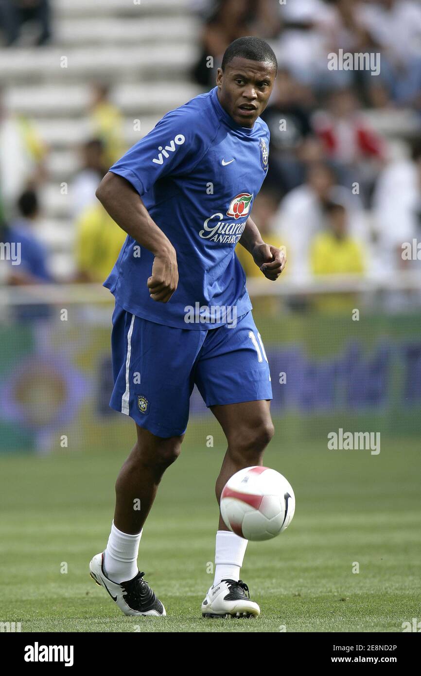 Brazil's Julio Baptista during a training session before the friendly match Brazil vs Algeria at the Mosson stadium in Montpellier, France on August 22, 2007. Brazil won 2-0. Photo by Stuart Morton/Cameleon/ABACAPRESS.COM Stock Photo