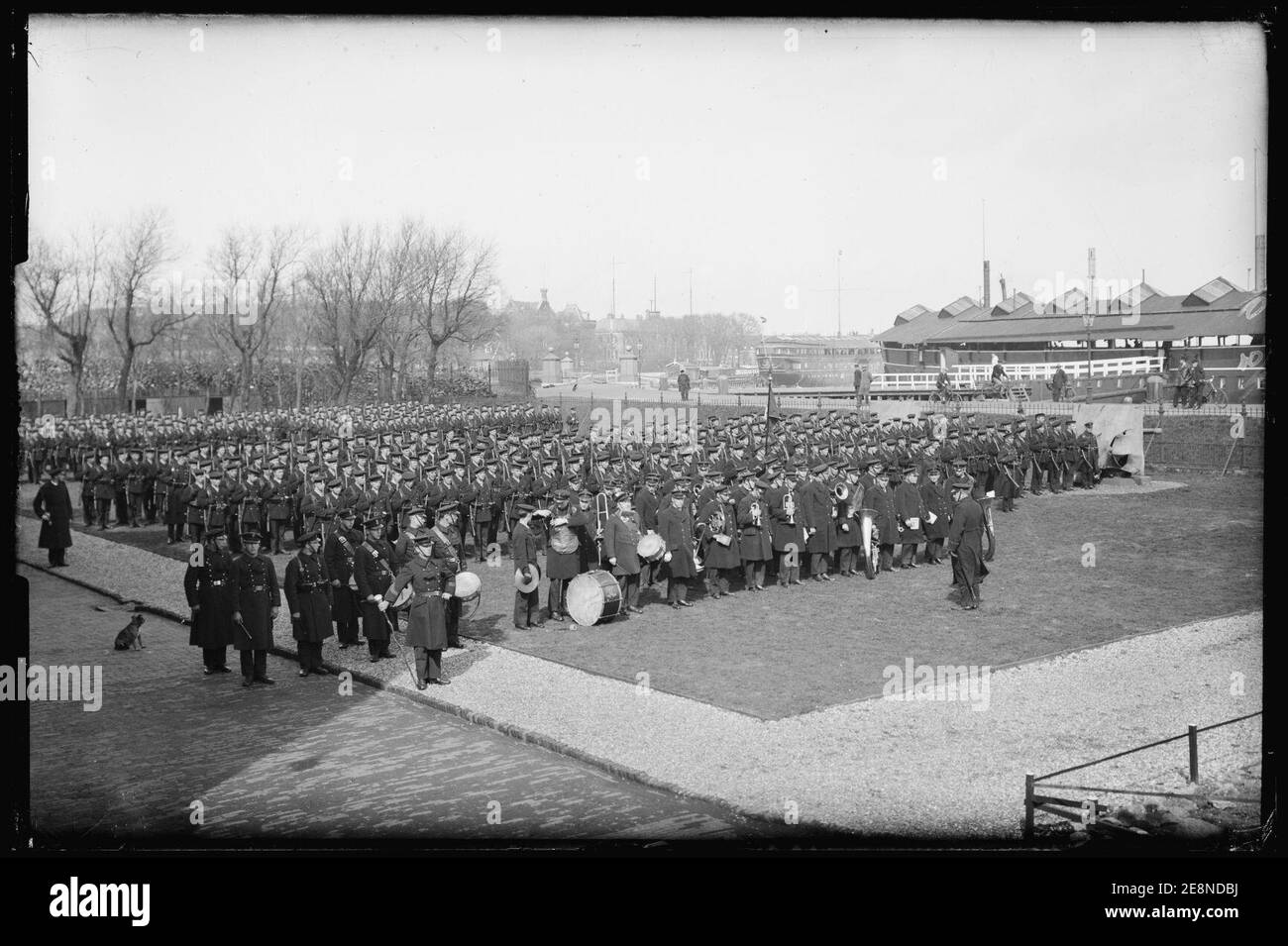 Militaire parade (30491351824 Stock Photo - Alamy