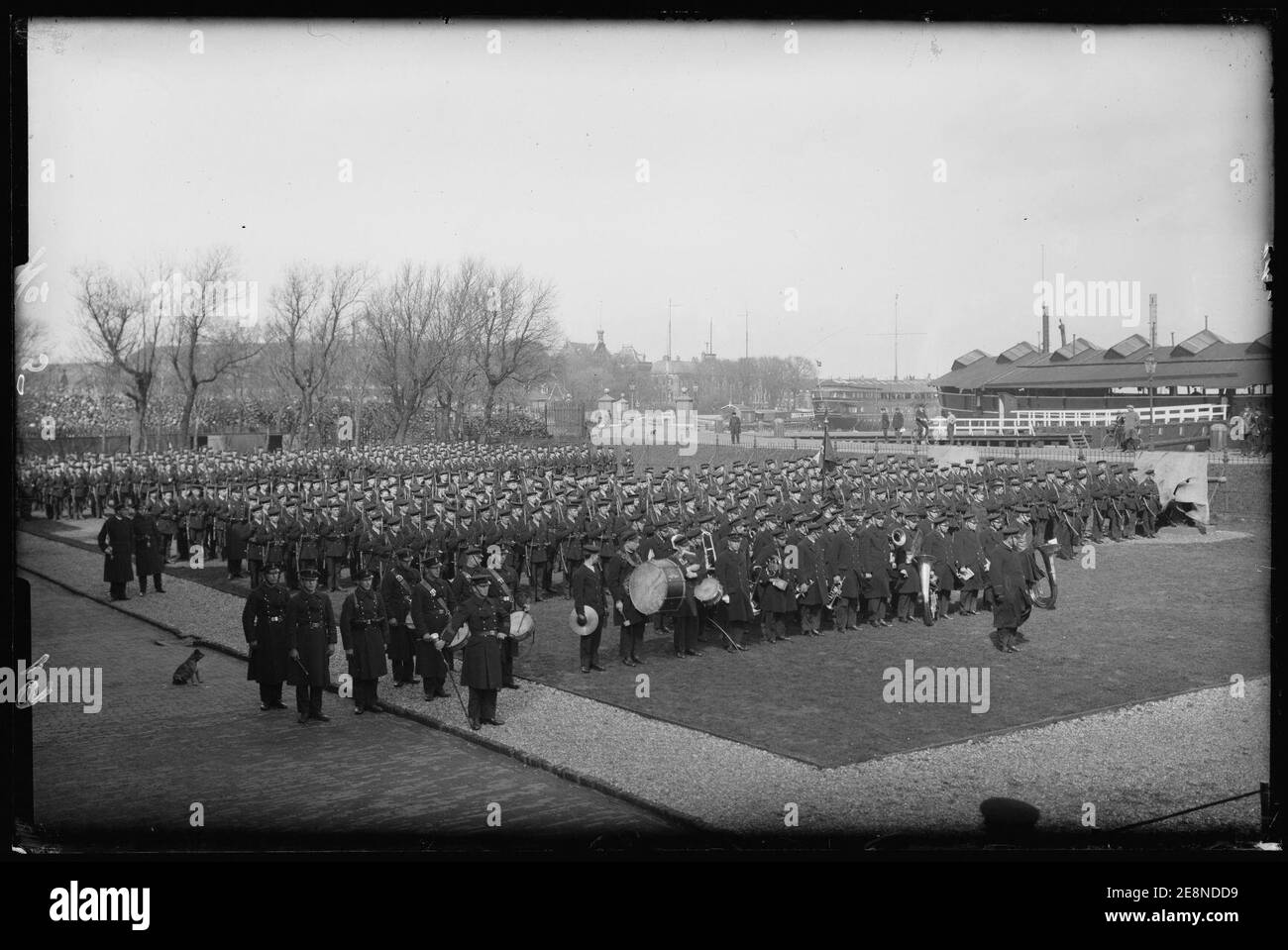 Militaire parade hi-res stock photography and images - Alamy