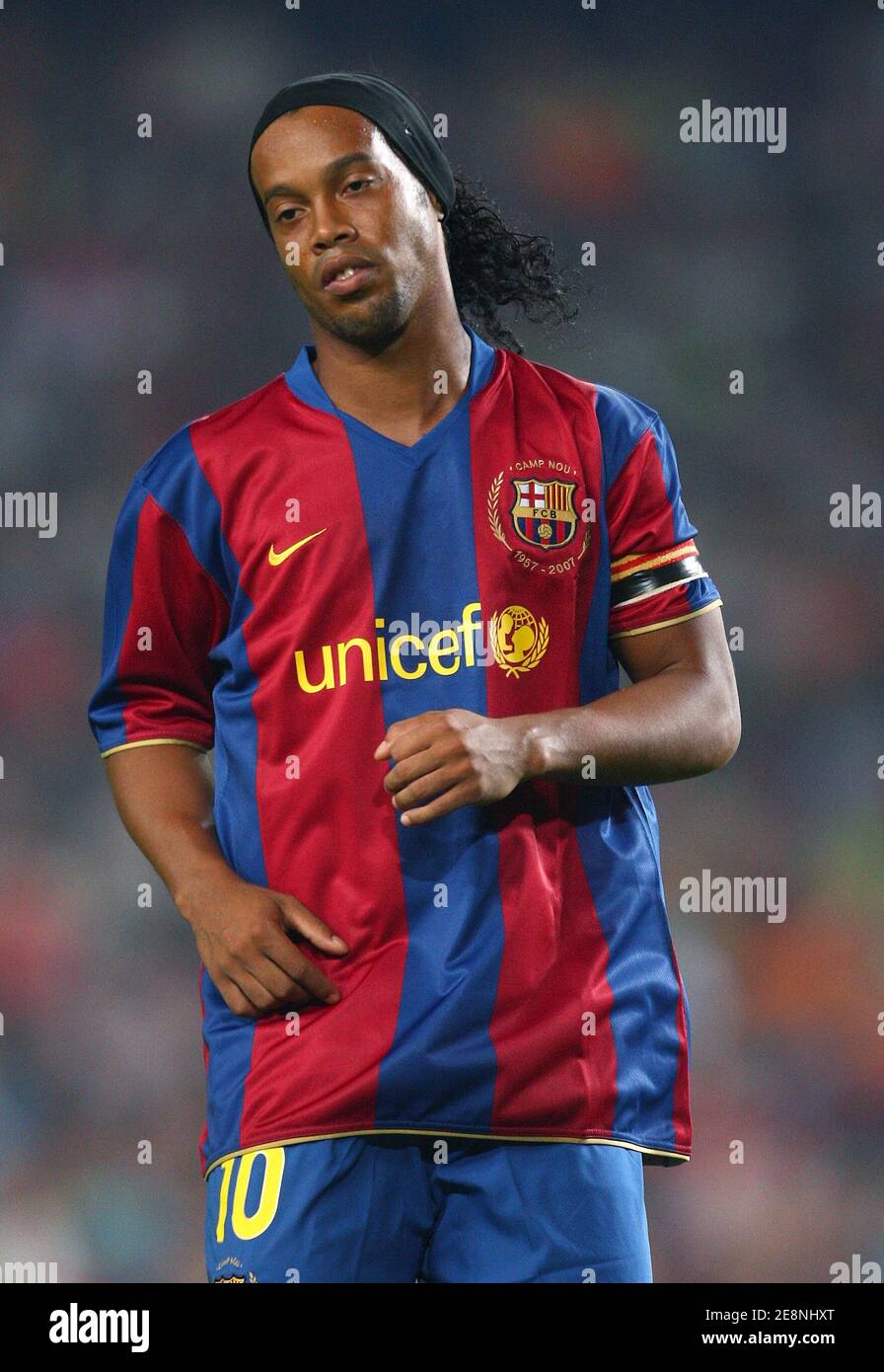 Barcelona Fc 2007 Hi res Stock Photography And Images Alamy barcelona-fc-2007-hi-res-stock-photography-and-images-alamy