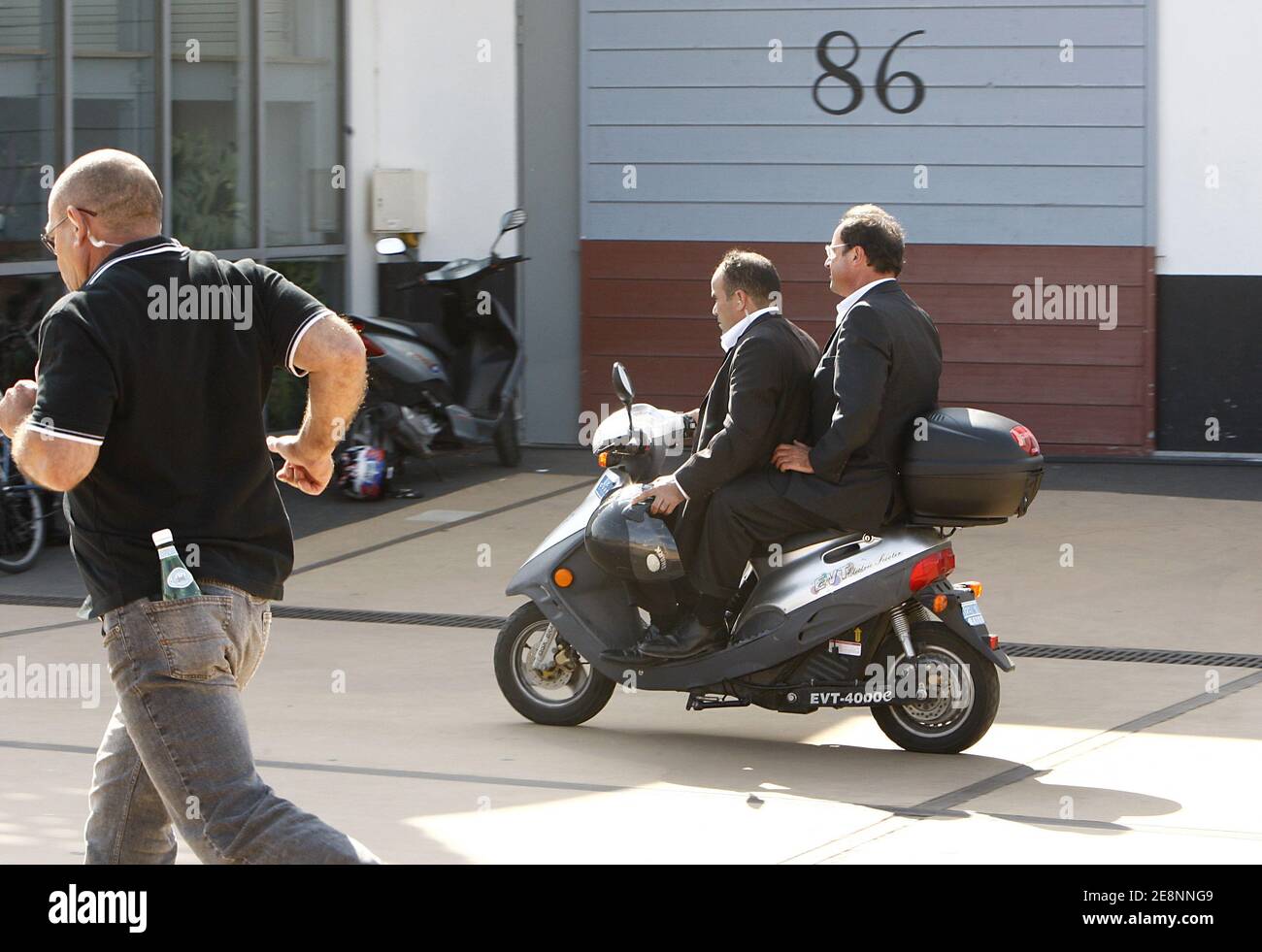 Prime secretary Francois Hollande on a scooter wearing no helmet on the  third day of the party's summer university in La Rochelle, Western France,  on September 1, 2007. Photo by Patrick Bernard/ABACAPRESS.COM