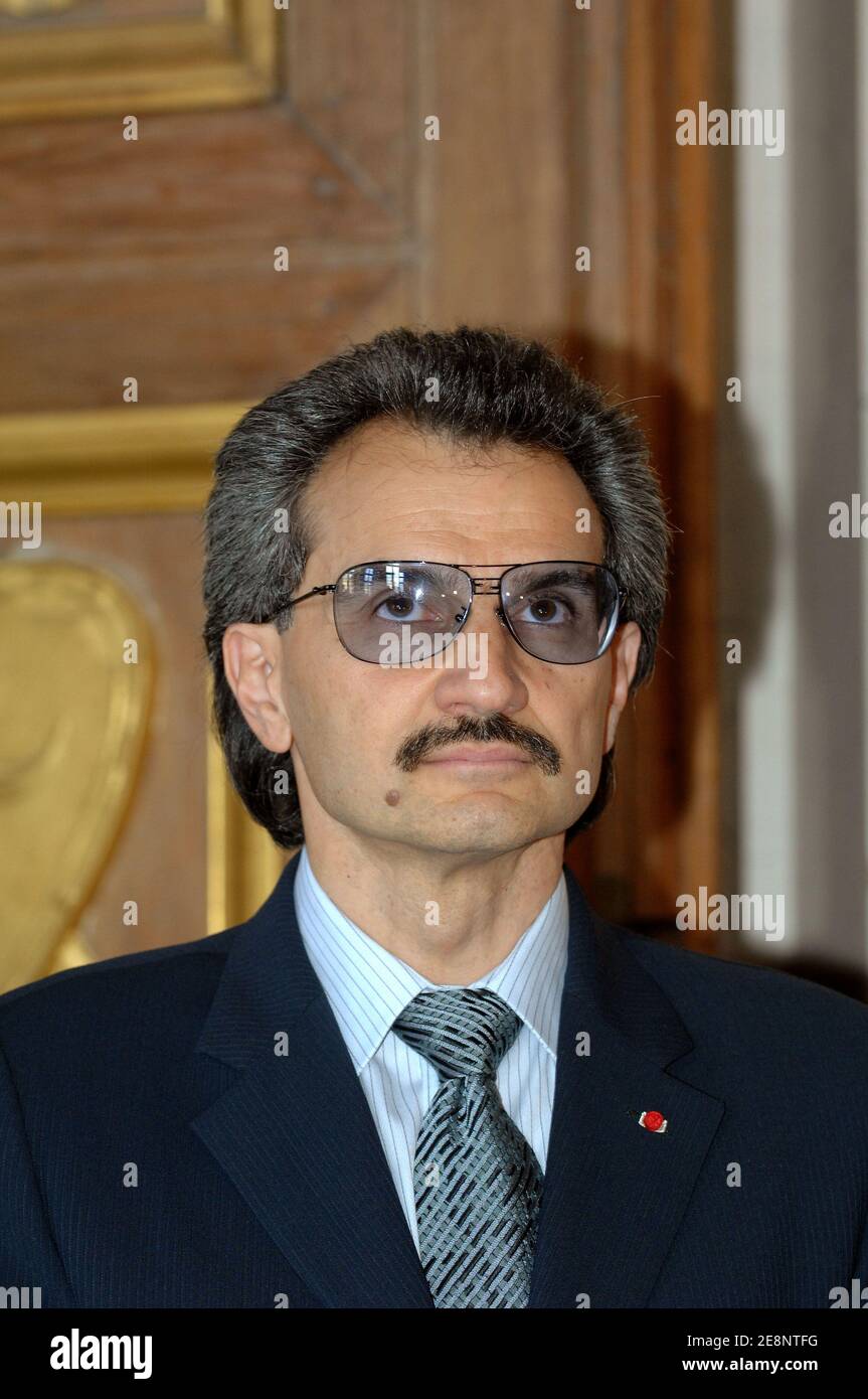 Saudi Prince Alwaleed Bin Talal Al Saud during a ceremony at the Louvre museum in Paris, France on September, 4, 2007. The Prince is the Louvre's first international patron and the lone individual contributor for the achievement of new galleries dedicated to the Islamic art. Photo by Ammar Abd Rabbo/ABACAPRESS.COM Stock Photo