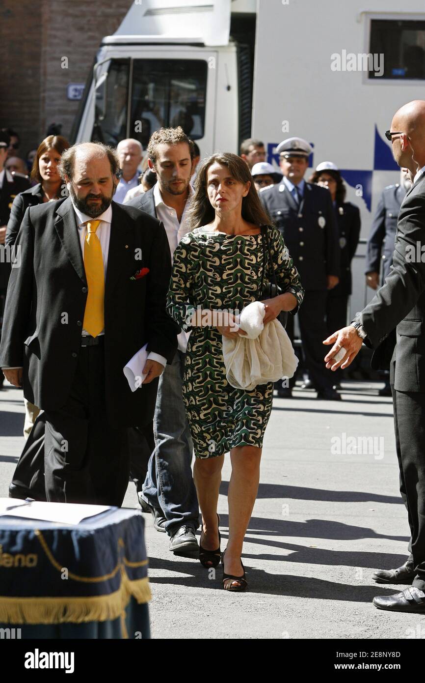 Cristina Pavarotti arrives at the funeral of tenor Luciano Pavarotti' in the 12th century cathedral Duomo Di Modena in Modena, Italy on September 8, 2007. Tens of thousands of mourners including many from the worlds of politics and entertainment were gathering in the small town of Modena to bid a final farewell to The venerated tenor. Photo by Marco Piovanotto/ABACAPRESS.COM Stock Photo
